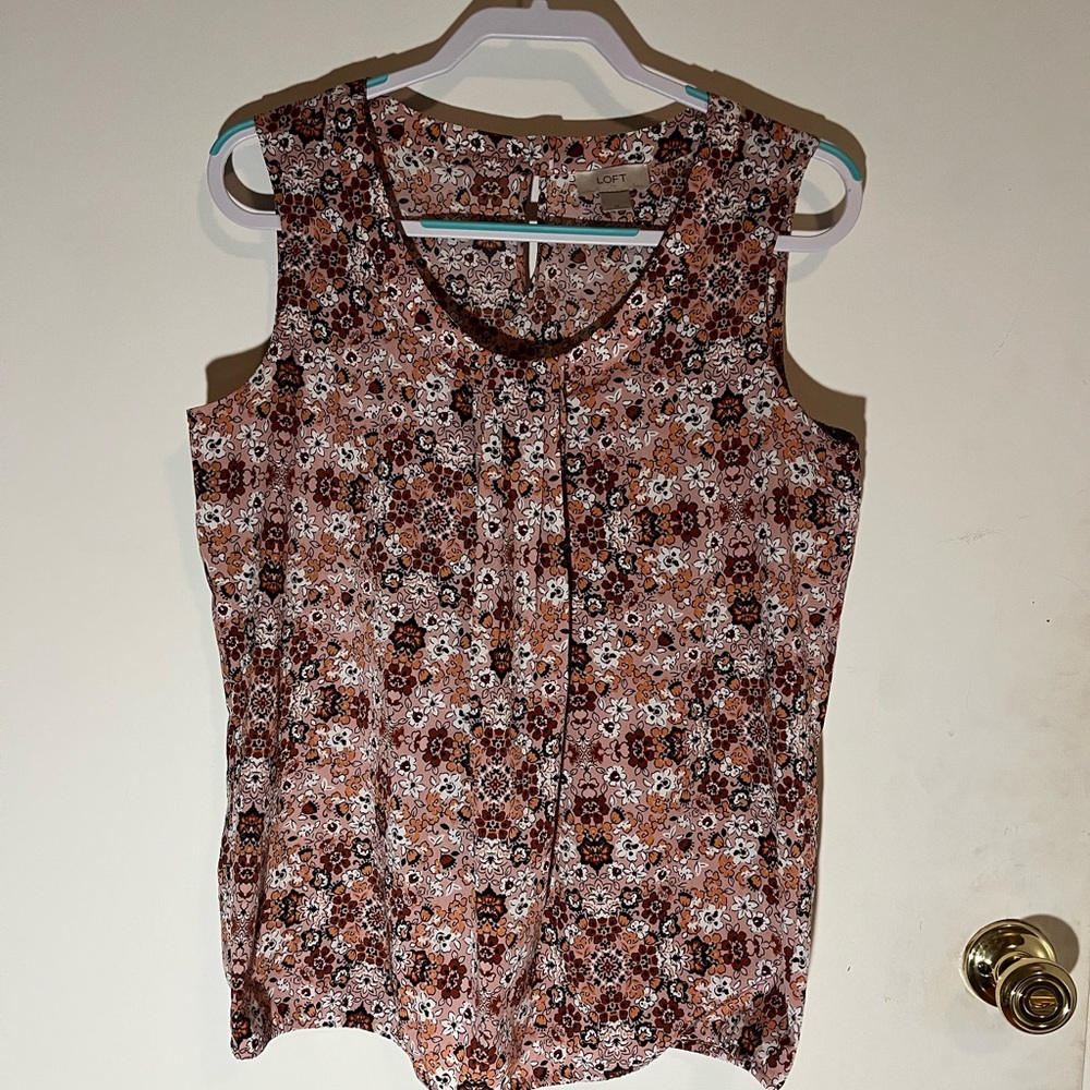Women’s sleeveless dress shirt